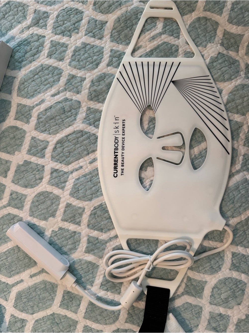 CURRENTBODY Skin LED Light Therapy Mask — White - Picture 4 of 5